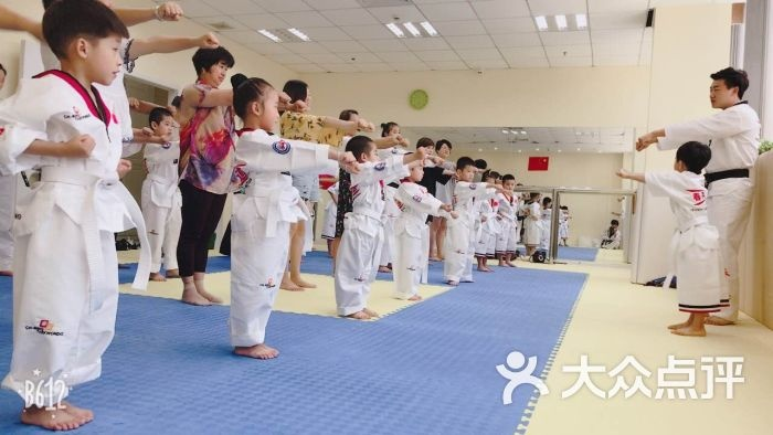 上海春兵跆拳道学习跆拳道的最佳选择