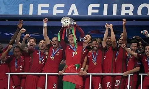 fifa欧洲杯2012 回顾2012年的欧洲杯足球赛-第1张图片-www.211178.com_果博福布斯